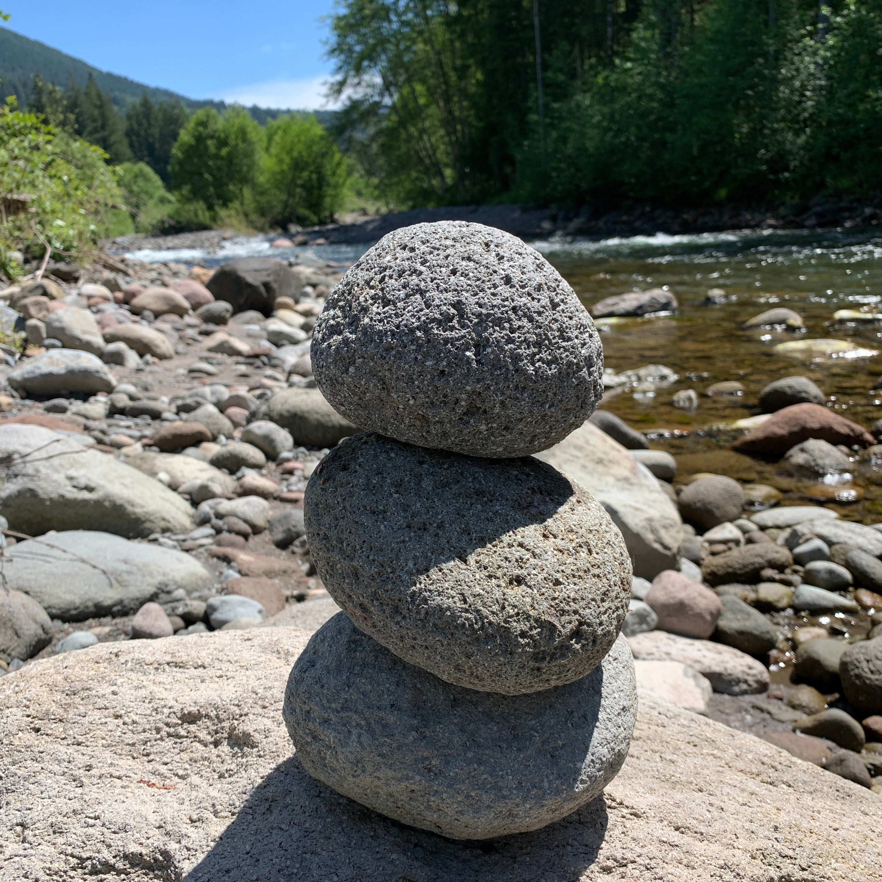 Nesting rock plates - Sand and water